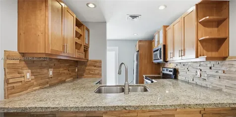 690 SE 23rd Avenue Pompano Beach FL 33062
