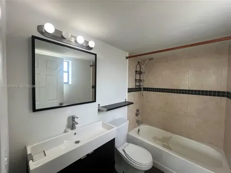 7125 Bay Drive Miami Beach FL 33141