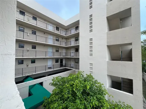 7125 Bay Drive Miami Beach FL 33141