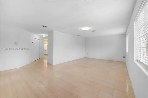 8724 NW 189th Terrace Hialeah FL 33018