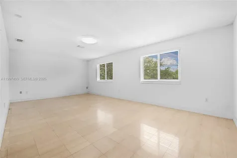 8724 NW 189th Terrace Hialeah FL 33018