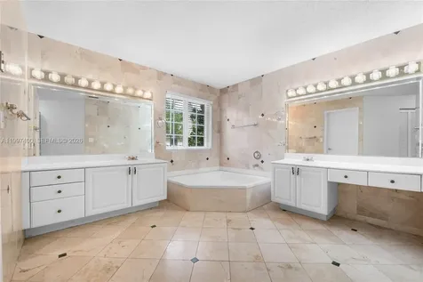 8724 NW 189th Terrace Hialeah FL 33018