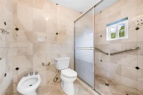8724 NW 189th Terrace Hialeah FL 33018