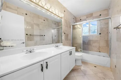 8724 NW 189th Terrace Hialeah FL 33018