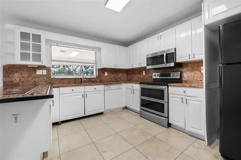 8724 NW 189th Terrace Hialeah FL 33018