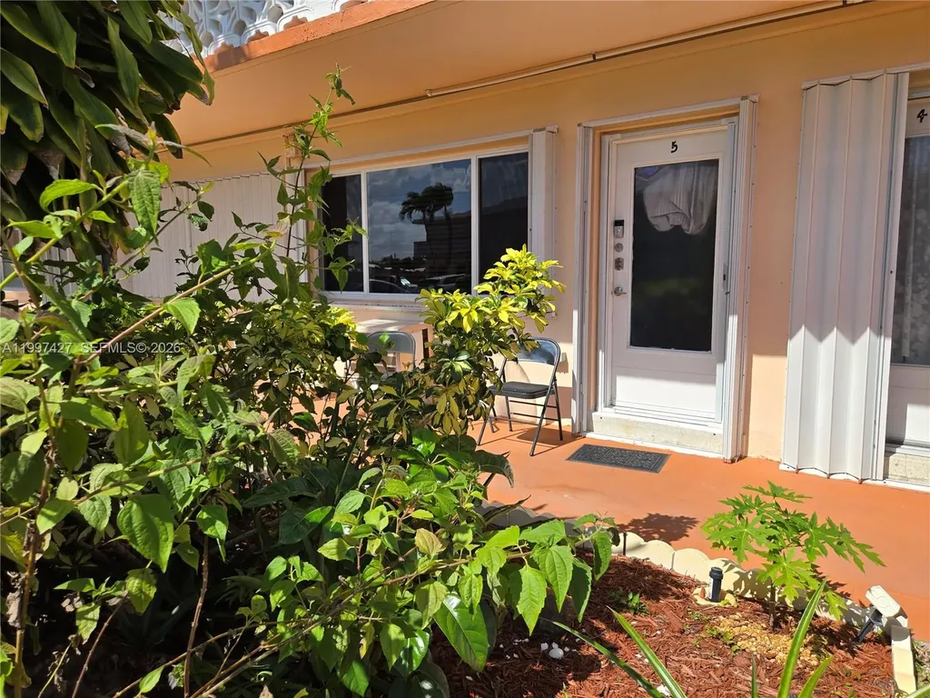 820 SW 11th Avenue Hallandale Beach FL 33009