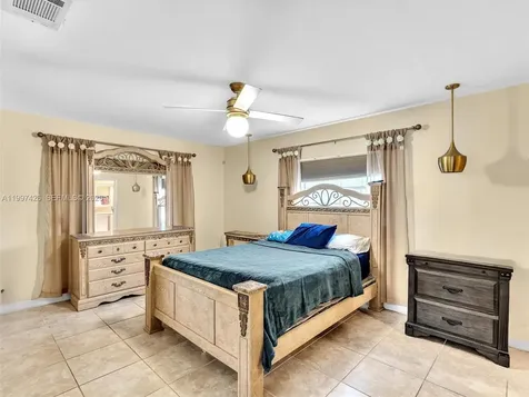 1900 NW 95th Avenue Pembroke Pines FL 33024
