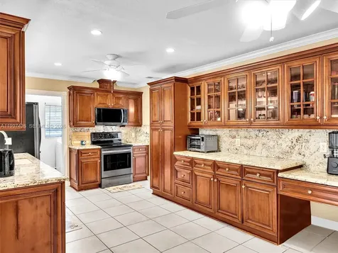 1900 NW 95th Avenue Pembroke Pines FL 33024