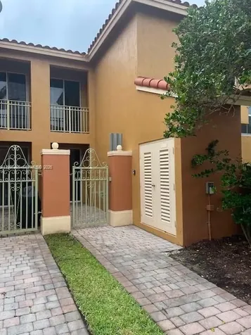 962 SW 143rd Avenue Pembroke Pines FL 33027