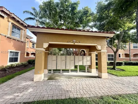 962 SW 143rd Avenue Pembroke Pines FL 33027