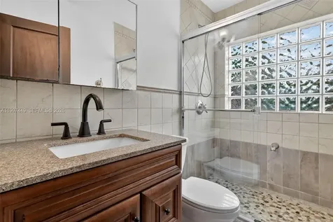 1601 N 16th Court Hollywood FL 33020