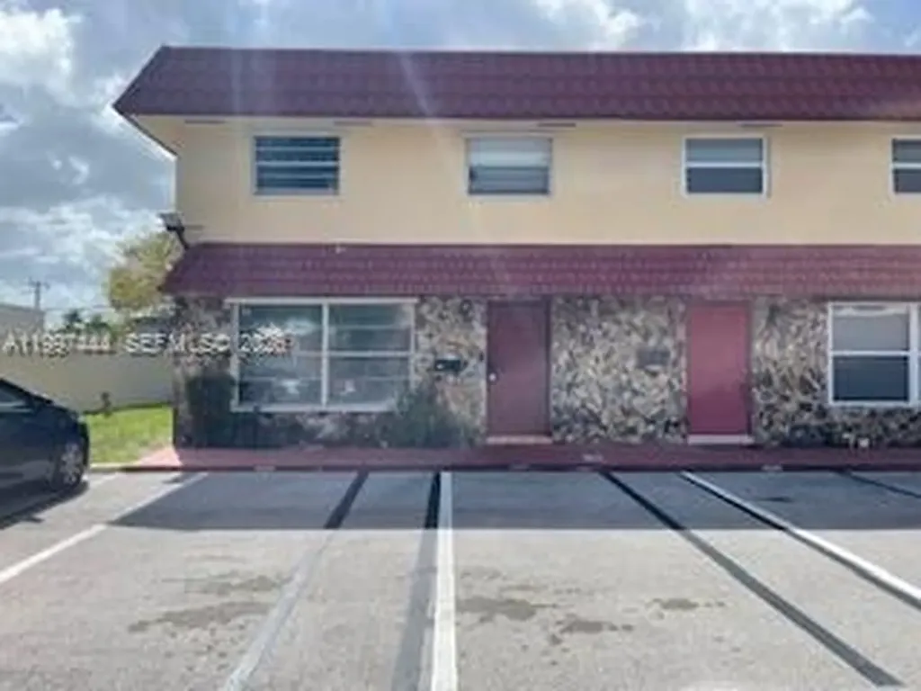 4167 SW 66th Way Davie FL 33314