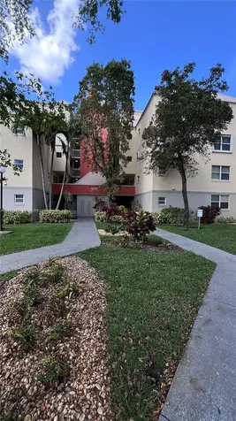 8215 Lake Drive Doral FL 33166