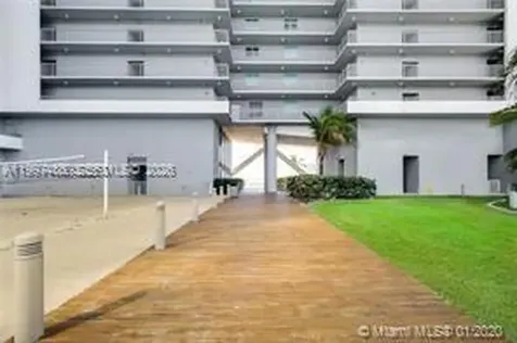 888 Biscayne Boulevard Miami FL 33132