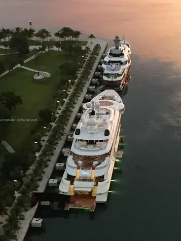 888 Biscayne Boulevard Miami FL 33132