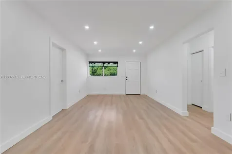3827 SW 88th Court Miami FL 33165