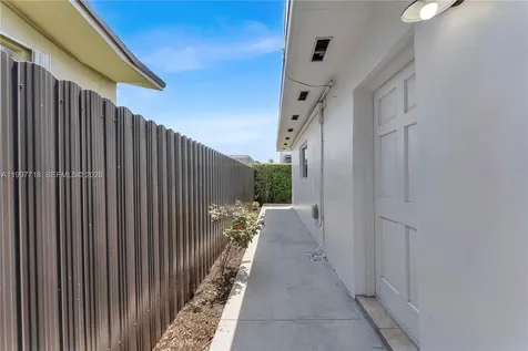 3827 SW 88th Court Miami FL 33165