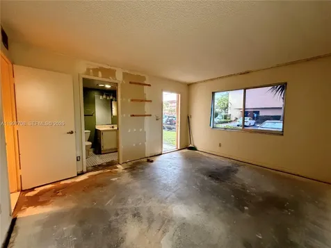 17000 NW 67th Avenue Hialeah FL 33015