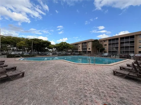 17000 NW 67th Avenue Hialeah FL 33015