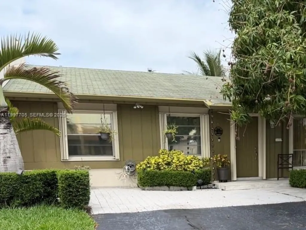 11906 SW 110th Street Circle E Miami FL 33186