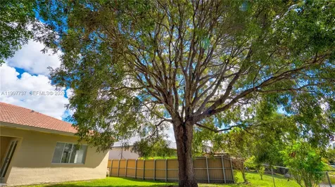 16252 SW 42nd Terrace Miami FL 33185