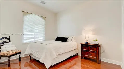 16252 SW 42nd Terrace Miami FL 33185