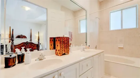 16252 SW 42nd Terrace Miami FL 33185