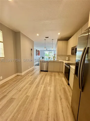 2469 Cordoba Bend Weston FL 33327