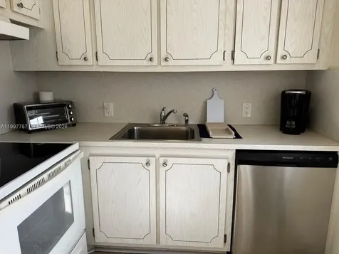 536 Fanshaw M Boca Raton FL 33434
