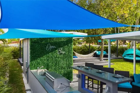 2376 NW 2nd Street Miami FL 33125