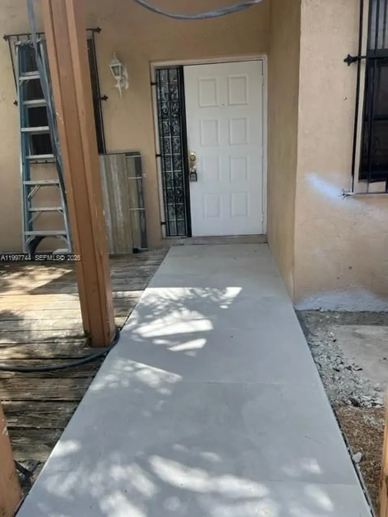 6714 NW 188th Terrace Hialeah FL 33015