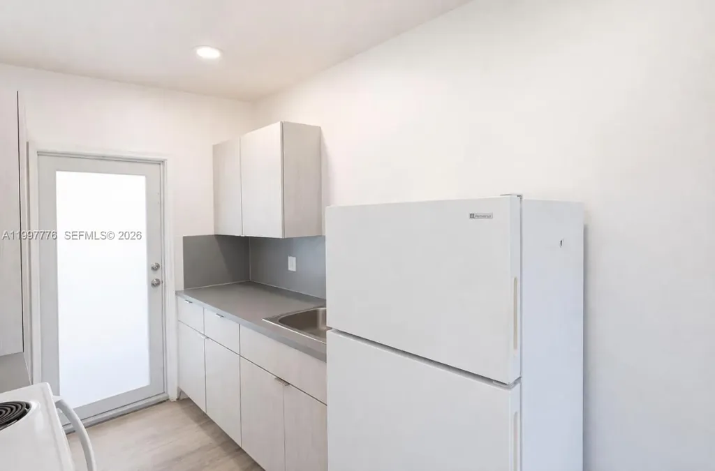 7271 Gary Avenue Miami Beach FL 33141