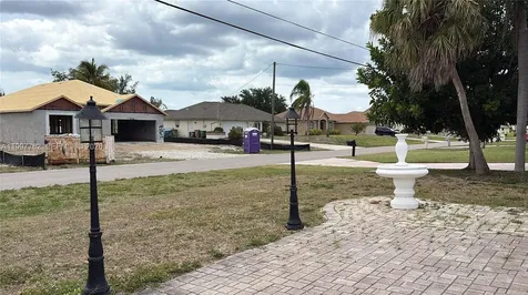 251 SW 22 Place Cape Coral FL 33991