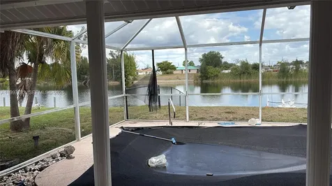 251 SW 22 Place Cape Coral FL 33991