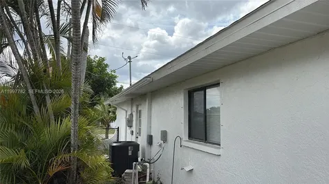 251 SW 22 Place Cape Coral FL 33991