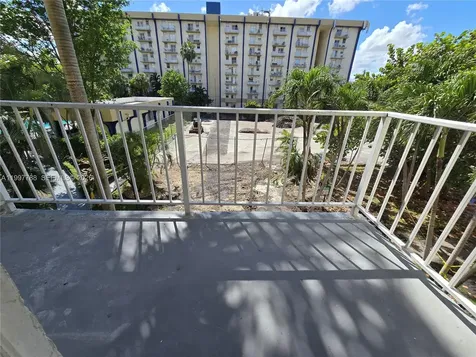 4550 NW 9th Street Miami FL 33126