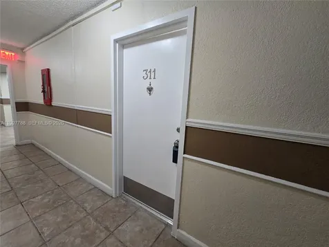 4550 NW 9th Street Miami FL 33126