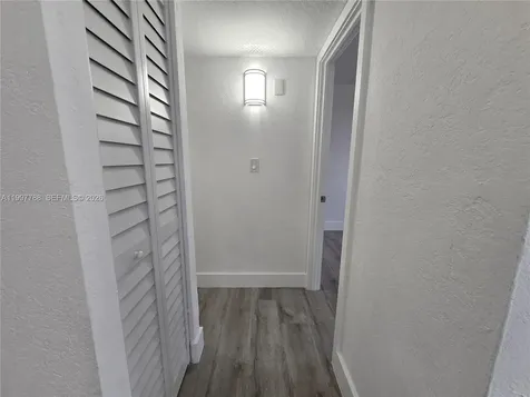 4550 NW 9th Street Miami FL 33126