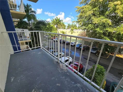 4550 NW 9th Street Miami FL 33126
