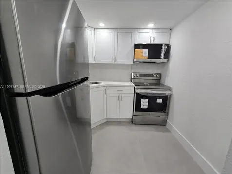 4550 NW 9th Street Miami FL 33126