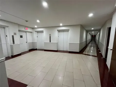 2899 Collins Avenue Miami Beach FL 33140