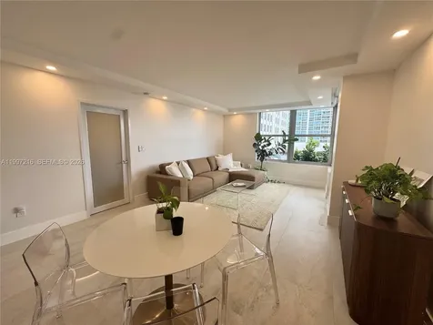 2899 Collins Avenue Miami Beach FL 33140