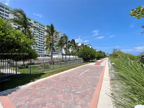 2899 Collins Avenue Miami Beach FL 33140