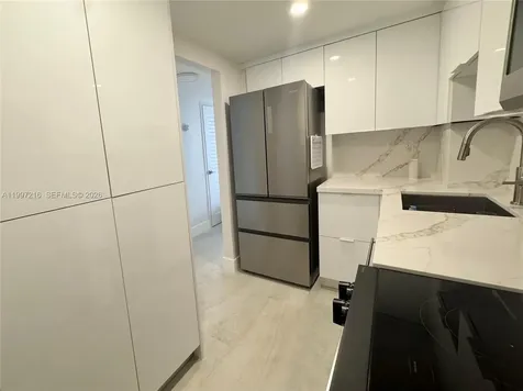 2899 Collins Avenue Miami Beach FL 33140