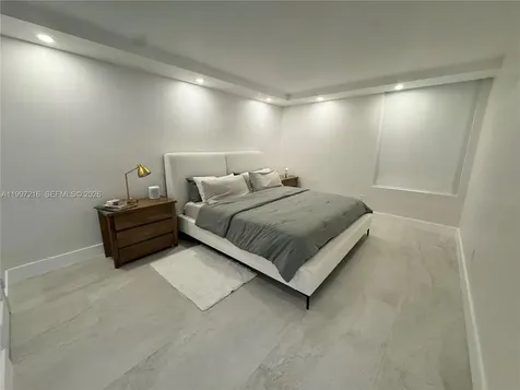 2899 Collins Avenue Miami Beach FL 33140