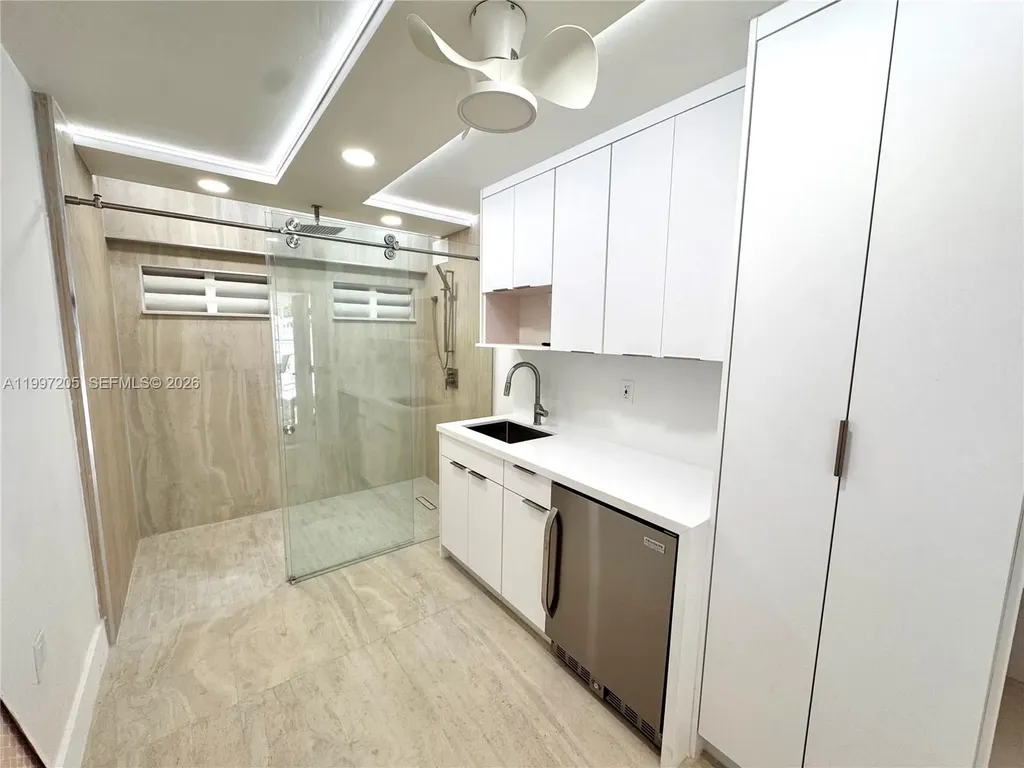 2899 Collins Avenue Miami Beach FL 33140