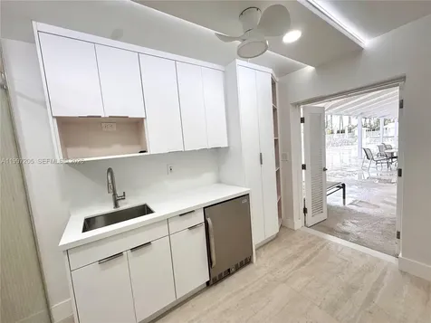 2899 Collins Avenue Miami Beach FL 33140