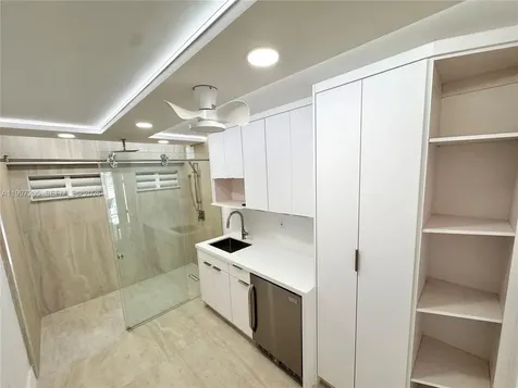 2899 Collins Avenue Miami Beach FL 33140
