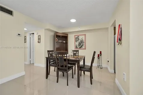 7620 Carlyle Avenue Miami Beach FL 33141
