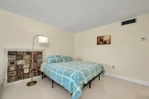 7620 Carlyle Avenue Miami Beach FL 33141